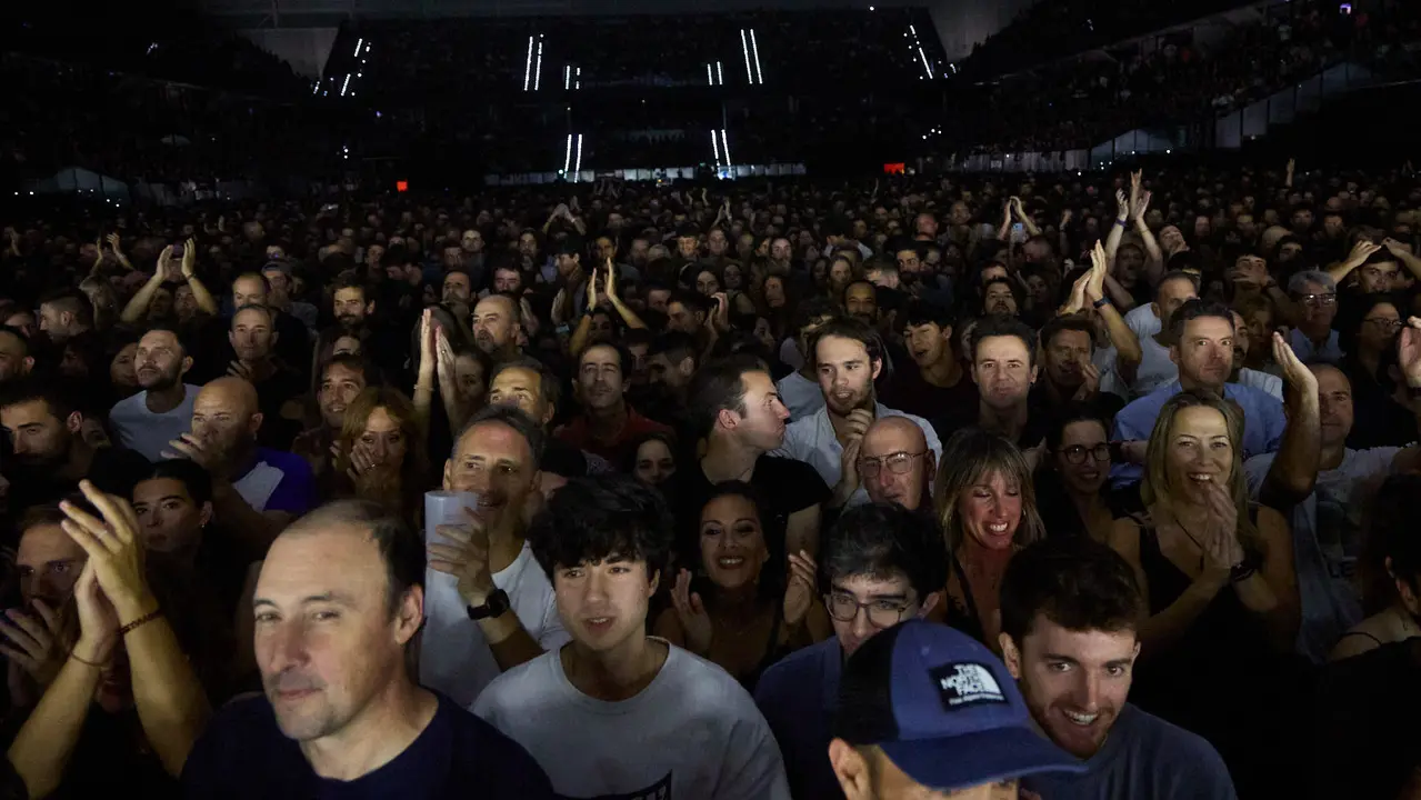 Concierto de Leiva dentro de su gira Tour Gigante 2025 en el pabellón Navarra Arena de Pamplona. IÑIGO ALZUGARAY