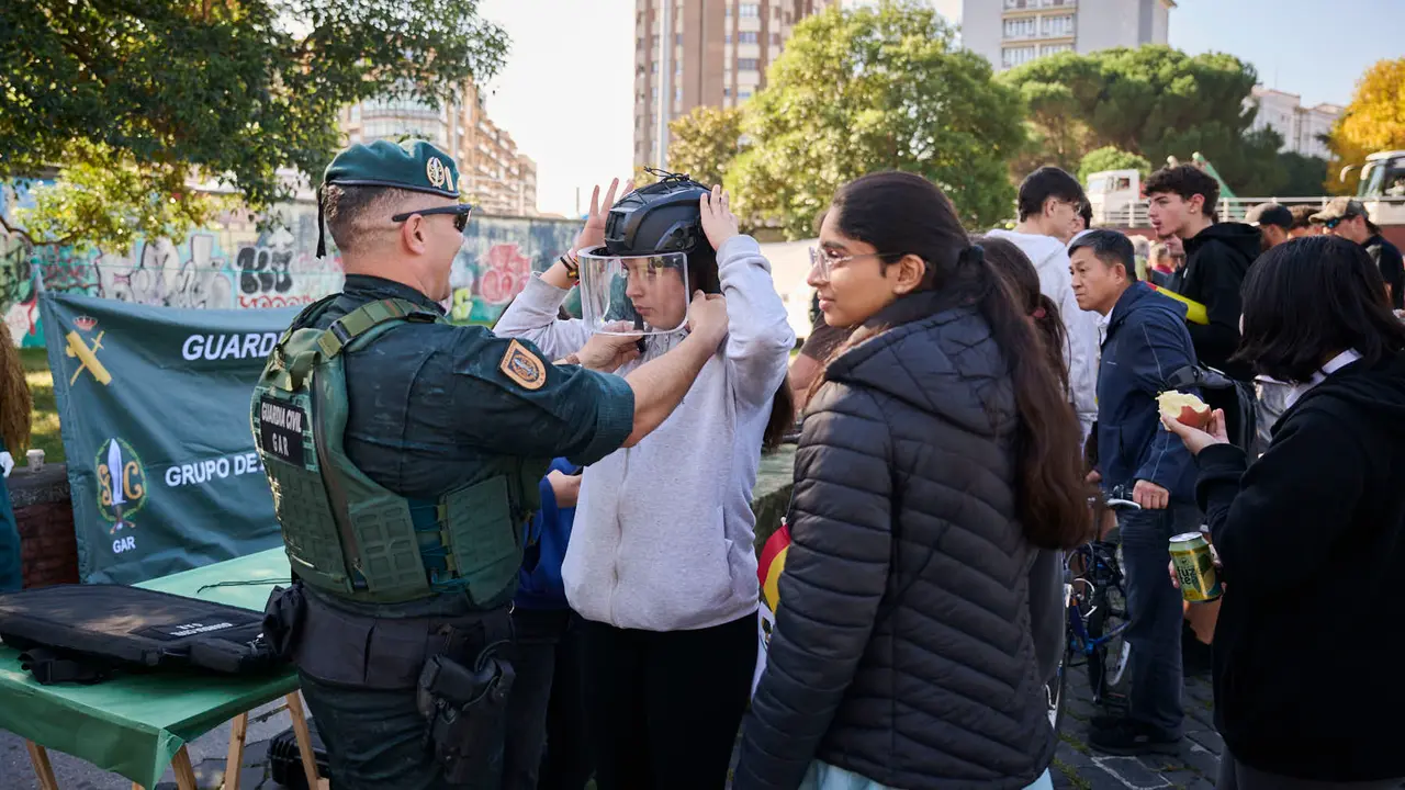 La Guardia Civil realiza una exposición de medios en el marco de la celebración de su patrona. PABLO LASAOSA