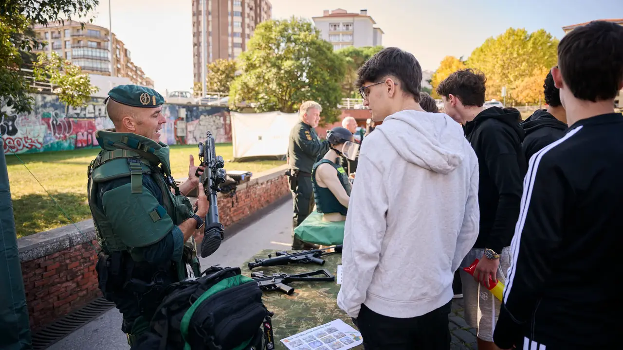 La Guardia Civil realiza una exposición de medios en el marco de la celebración de su patrona. PABLO LASAOSA