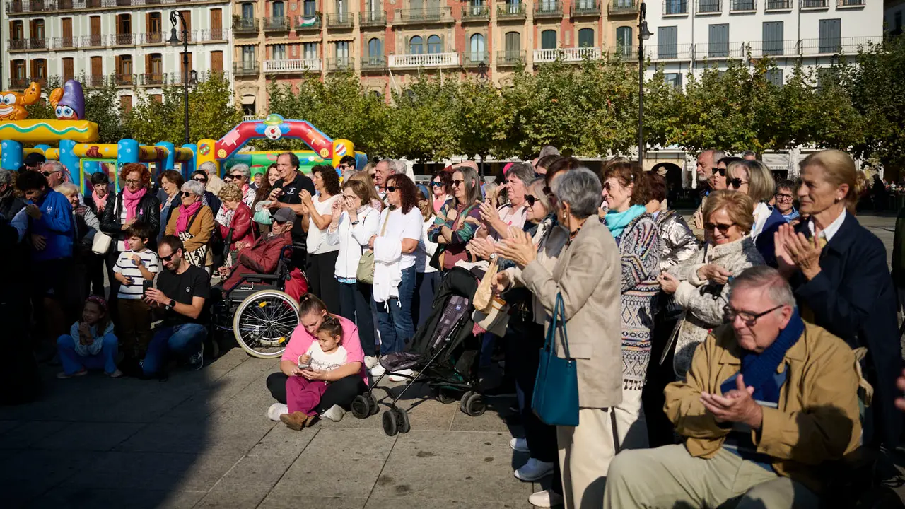 Saray celebra el Día Internacional del Cáncer de Mama en Pamplona. PABLO LASAOSA
