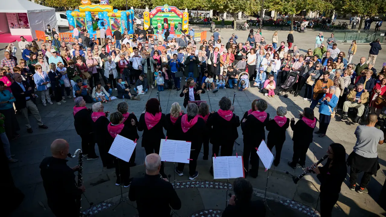 Saray celebra el Día Internacional del Cáncer de Mama en Pamplona. PABLO LASAOSA