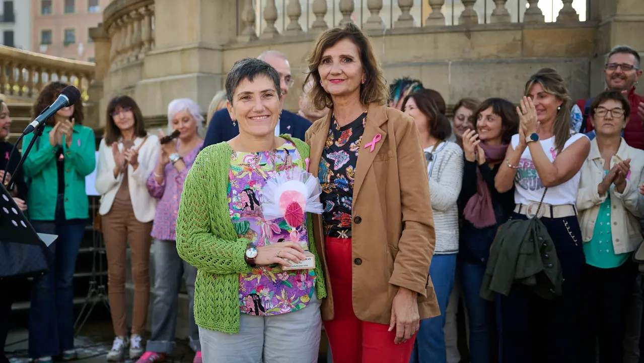 Saray celebra el Día Internacional del Cáncer de Mama en Pamplona. PABLO LASAOSA