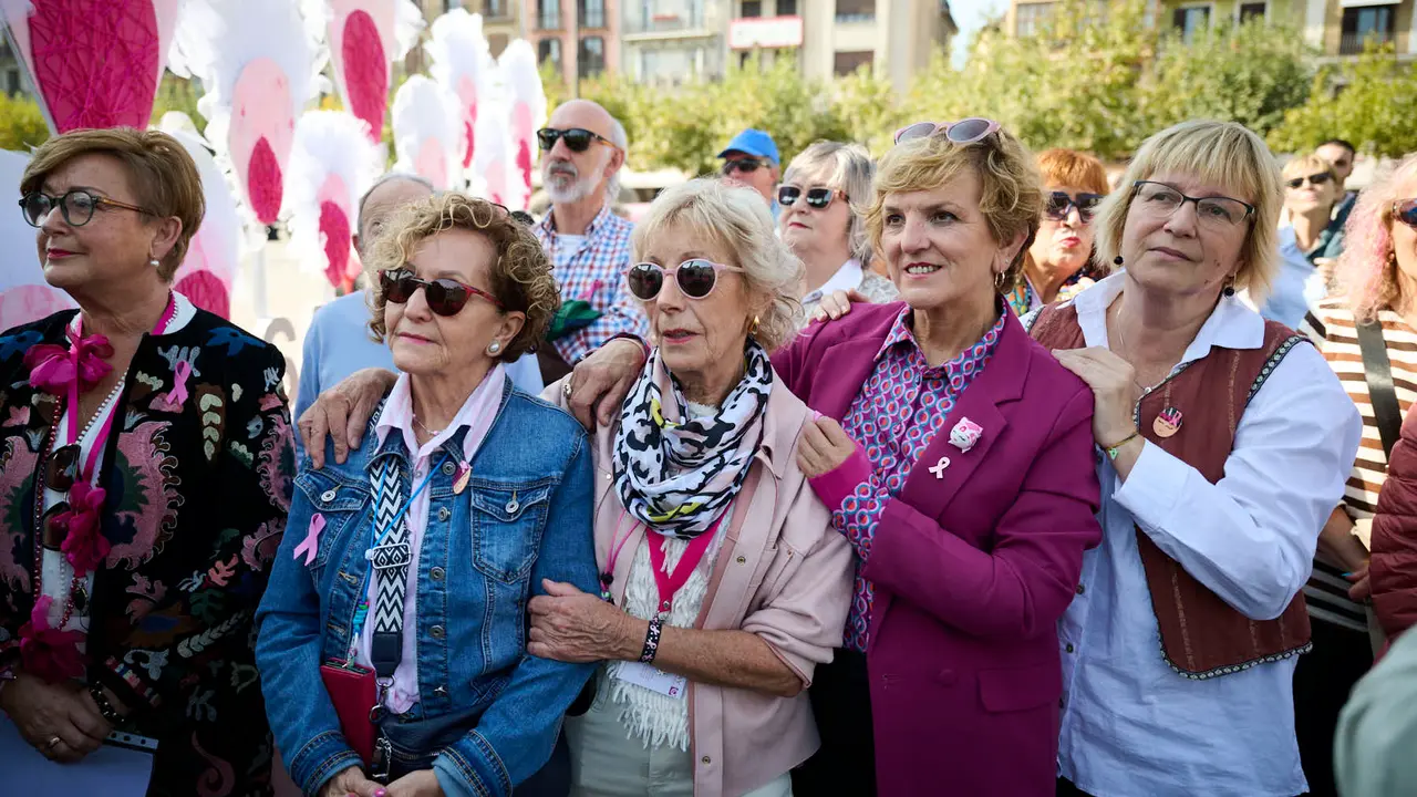 Saray celebra el Día Internacional del Cáncer de Mama en Pamplona. PABLO LASAOSA