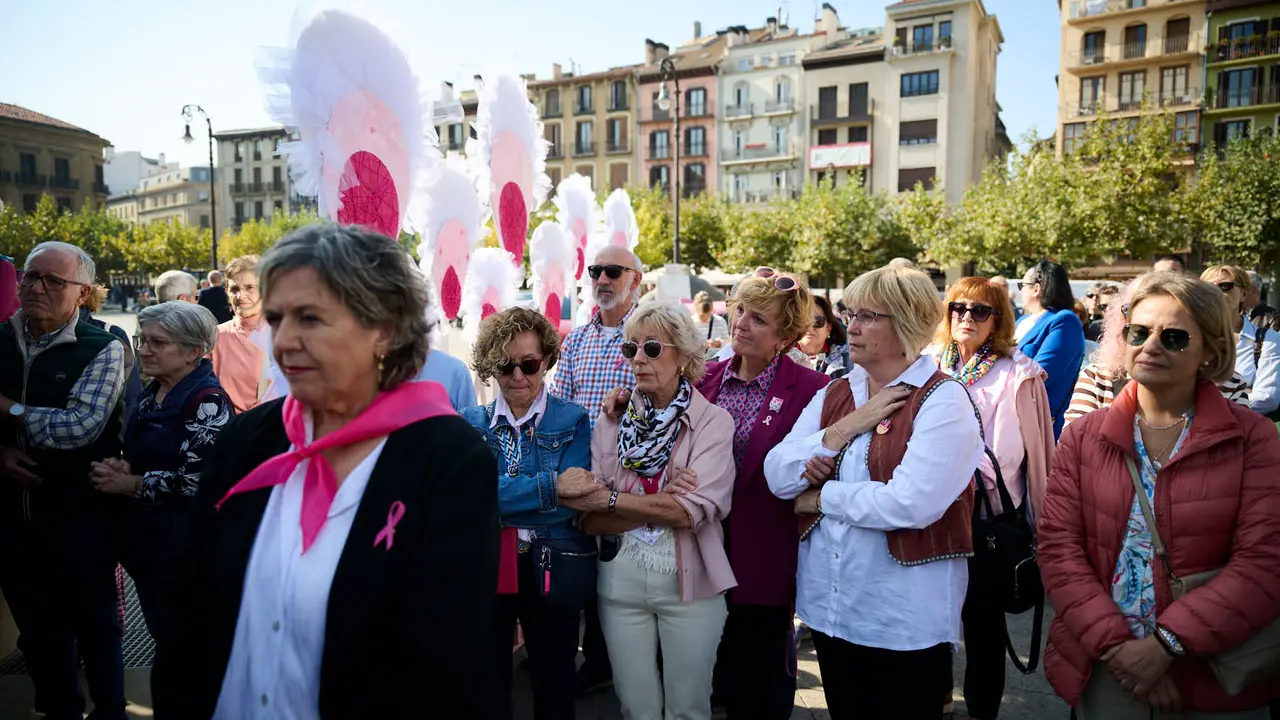 Saray celebra el Día Internacional del Cáncer de Mama en Pamplona. PABLO LASAOSA