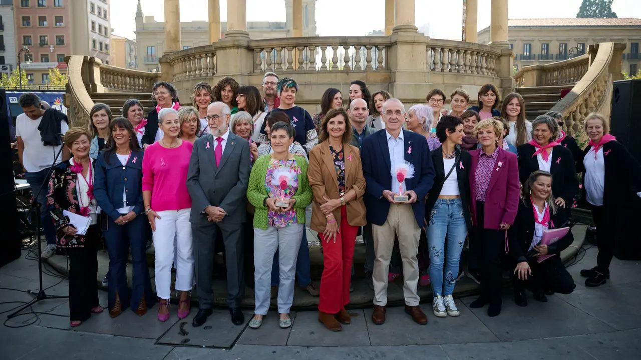 Saray celebra el Día Internacional del Cáncer de Mama en Pamplona. PABLO LASAOSA