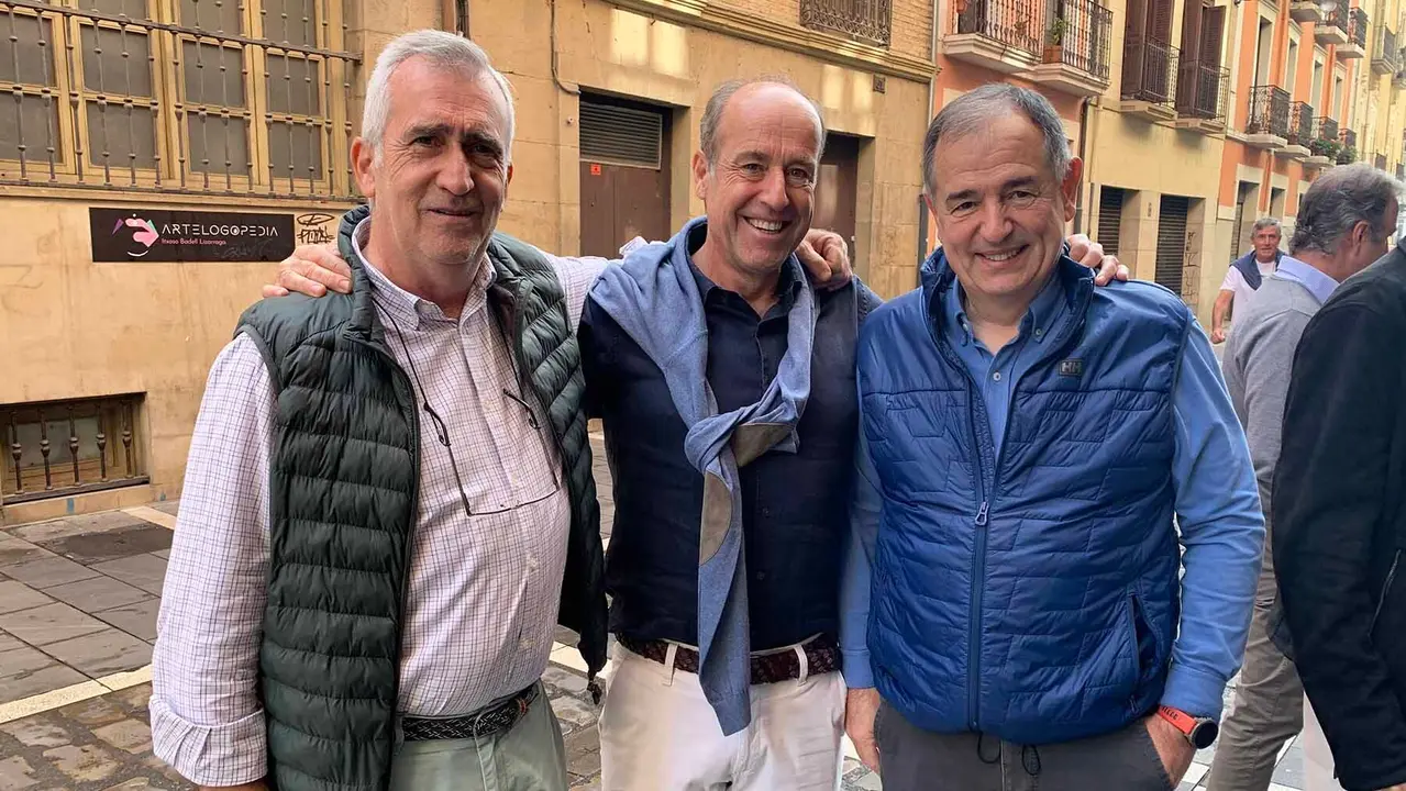 Comida de un grupo de exalumnos del colegio El Redín en Pamplona. Navarra.com