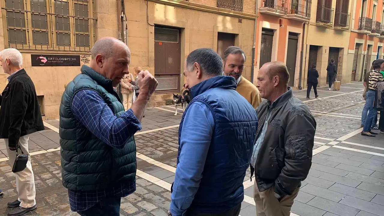 Comida de un grupo de exalumnos del colegio El Redín en Pamplona. Navarra.com