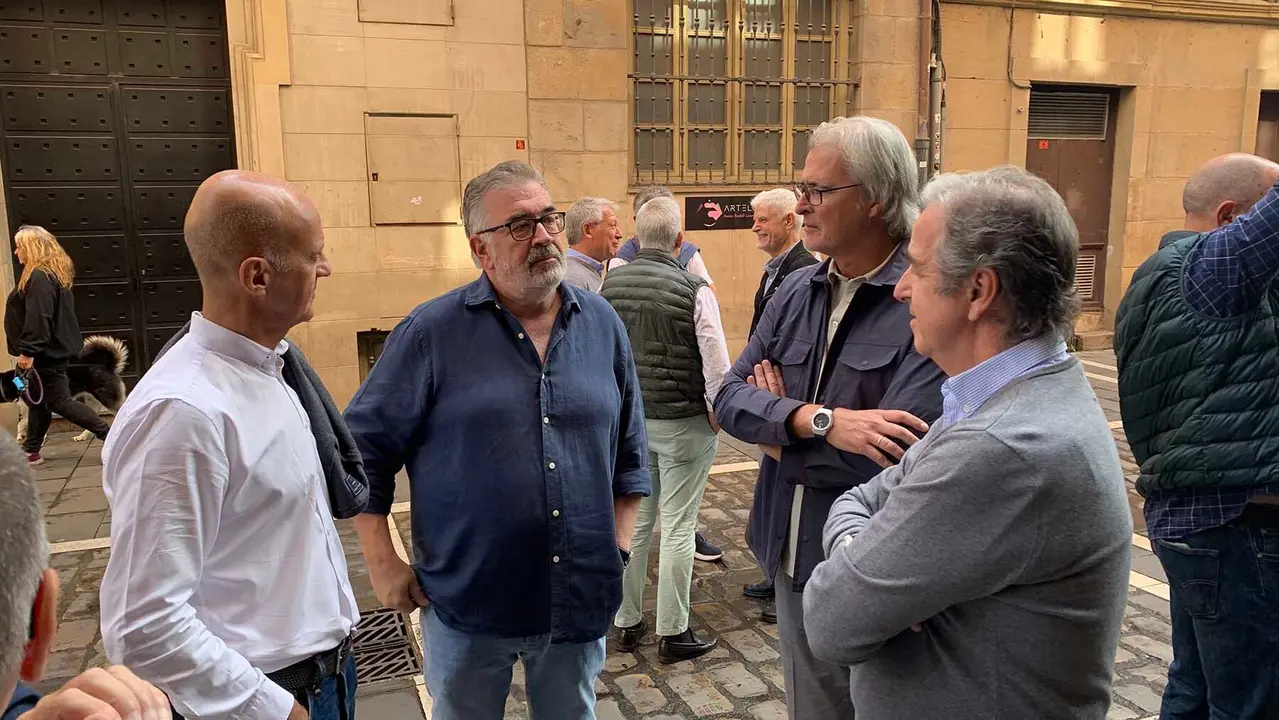 Comida de un grupo de exalumnos del colegio El Redín en Pamplona. Navarra.com