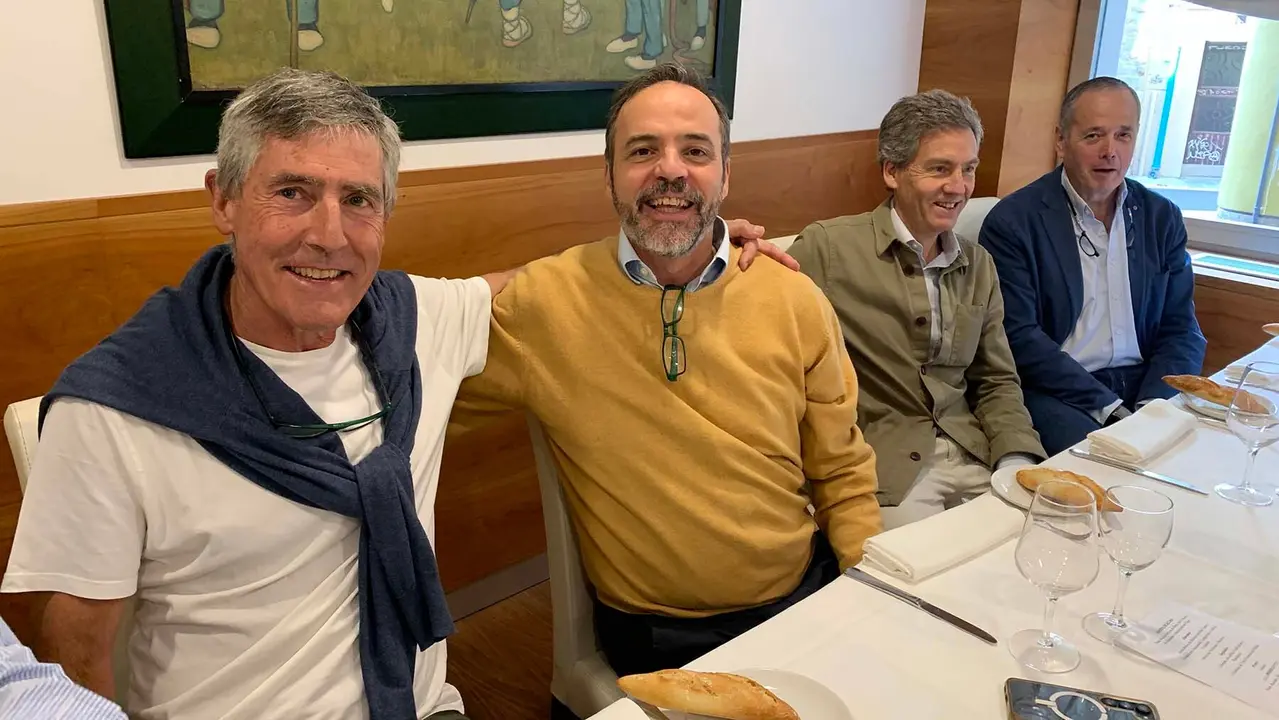 Comida de un grupo de exalumnos del colegio El Redín en Pamplona. Navarra.com