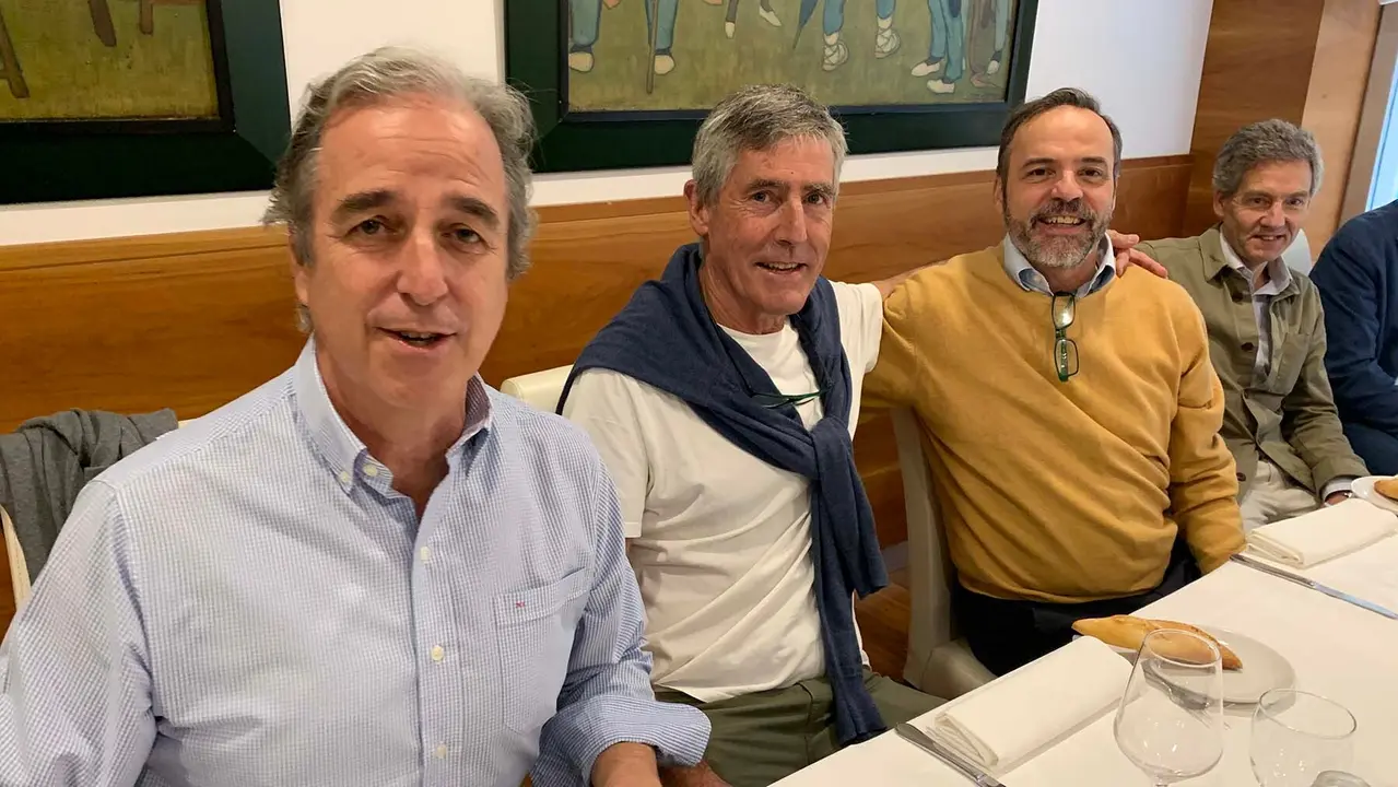 Comida de un grupo de exalumnos del colegio El Redín en Pamplona. Navarra.com
