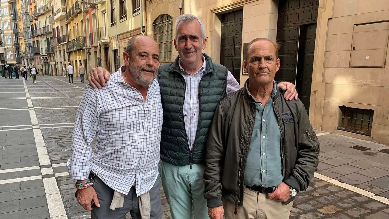 Comida de un grupo de exalumnos del colegio El Redín en Pamplona. Navarra.com