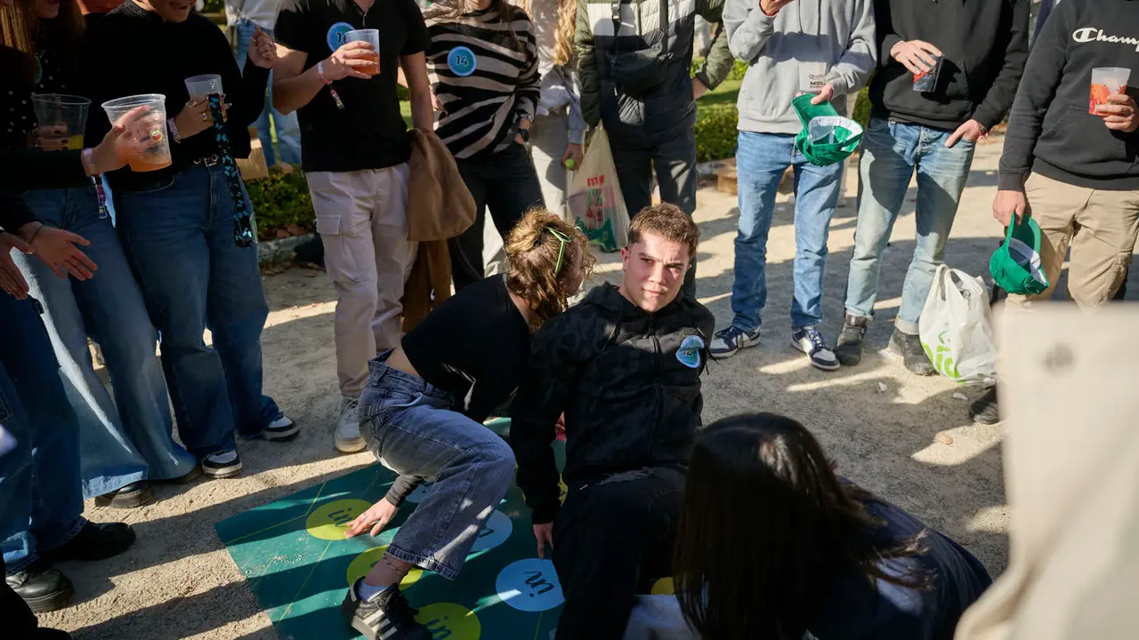 Cientos de universitarios disfrutan de la Carpa Universitaria de otoño 2025. PABLO LASAOSA