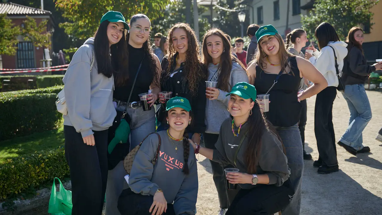Cientos de universitarios disfrutan de la Carpa Universitaria de otoño 2025. PABLO LASAOSA