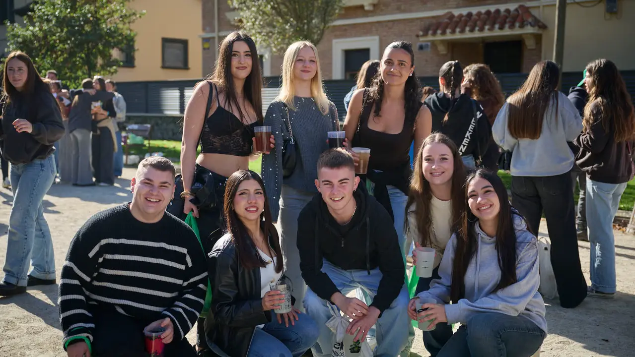 Cientos de universitarios disfrutan de la Carpa Universitaria de otoño 2025. PABLO LASAOSA