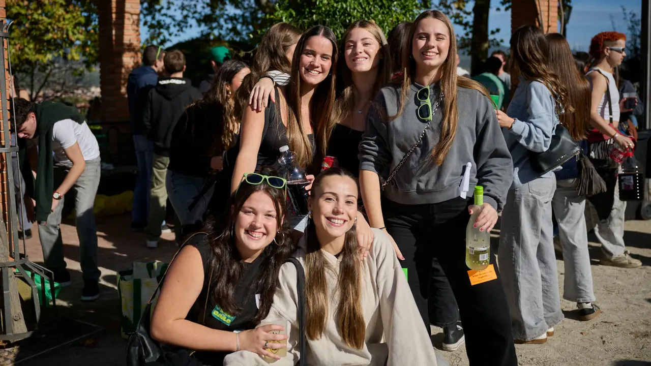 Cientos de universitarios disfrutan de la Carpa Universitaria de otoño 2025. PABLO LASAOSA