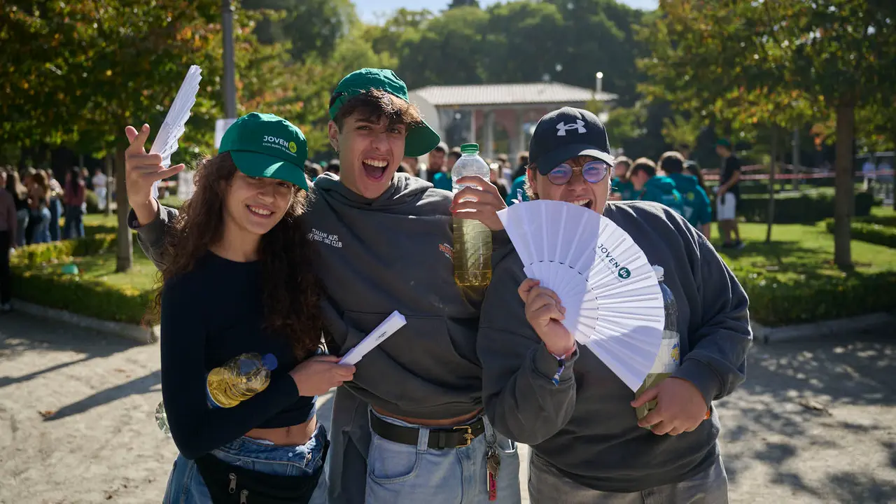 Cientos de universitarios disfrutan de la Carpa Universitaria de otoño 2025. PABLO LASAOSA