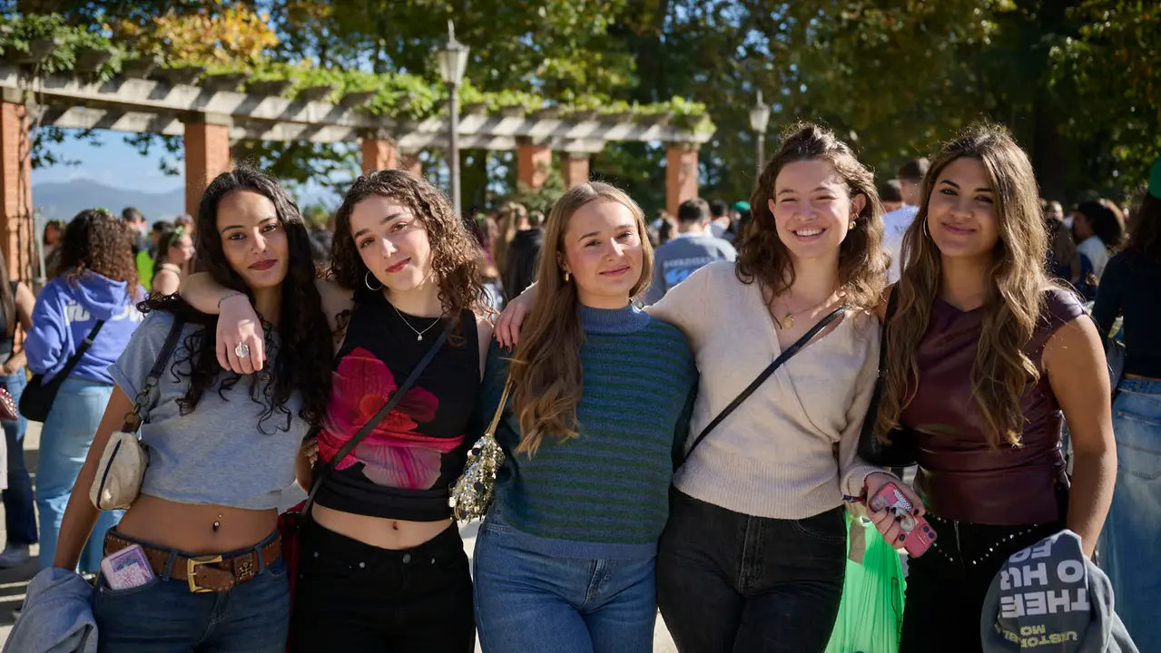 Cientos de universitarios disfrutan de la Carpa Universitaria de otoño 2025. PABLO LASAOSA