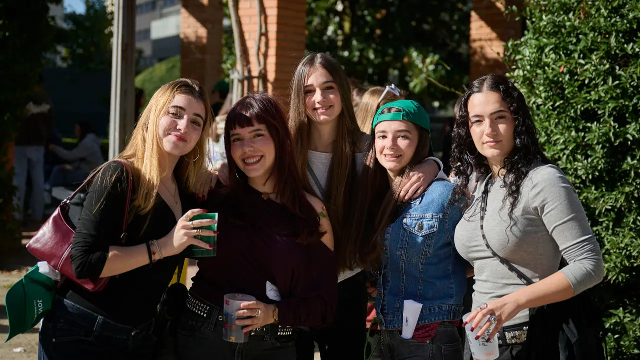 Cientos de universitarios disfrutan de la Carpa Universitaria de otoño 2025. PABLO LASAOSA