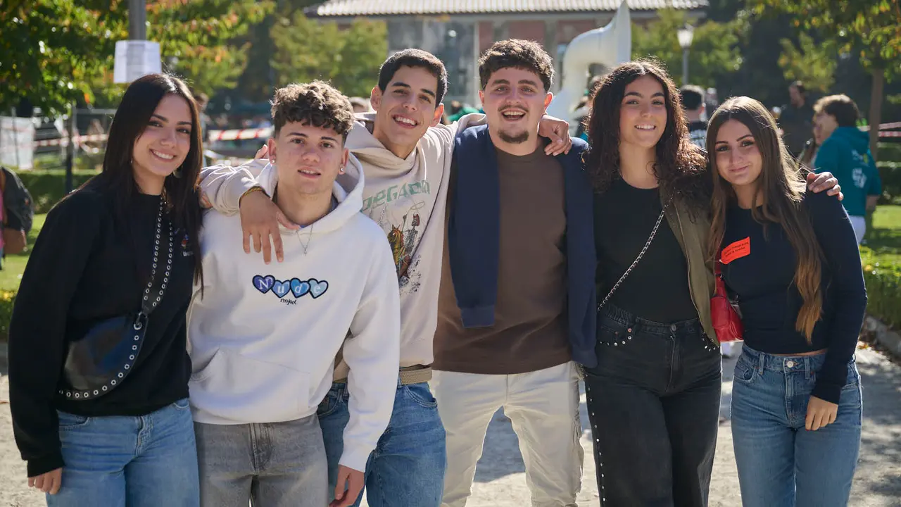 Cientos de universitarios disfrutan de la Carpa Universitaria de otoño 2025. PABLO LASAOSA