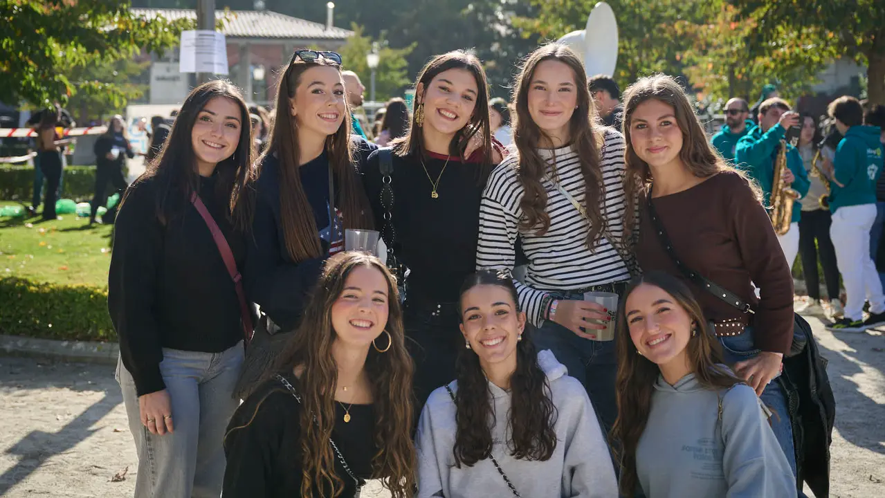 Cientos de universitarios disfrutan de la Carpa Universitaria de otoño 2025. PABLO LASAOSA