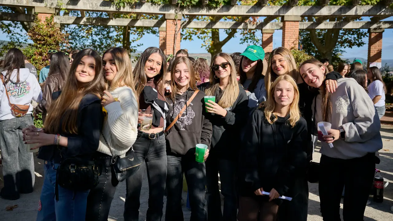 Cientos de universitarios disfrutan de la Carpa Universitaria de otoño 2025. PABLO LASAOSA