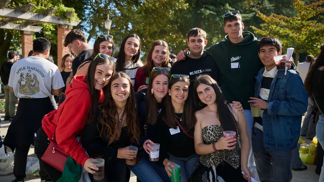 Cientos de universitarios disfrutan de la Carpa Universitaria de otoño 2025. PABLO LASAOSA