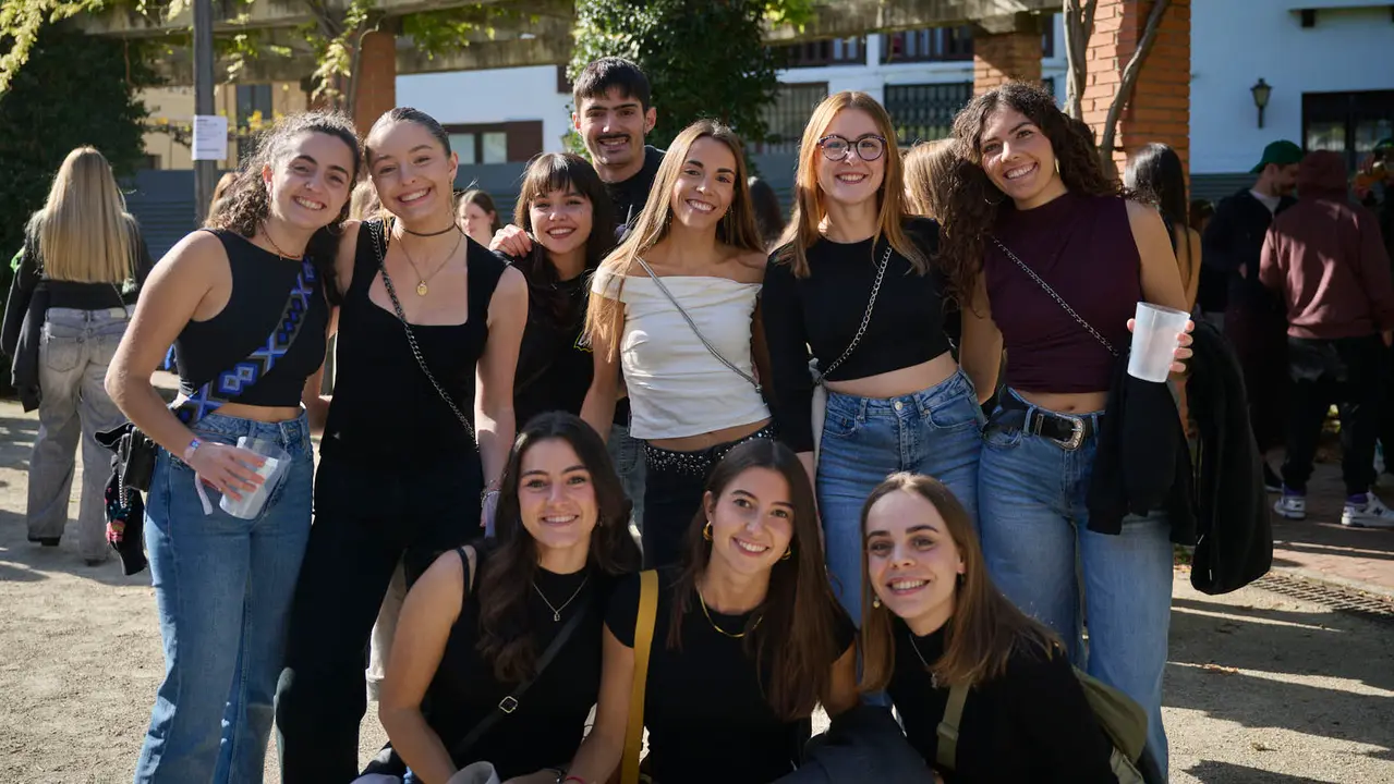 Cientos de universitarios disfrutan de la Carpa Universitaria de otoño 2025. PABLO LASAOSA