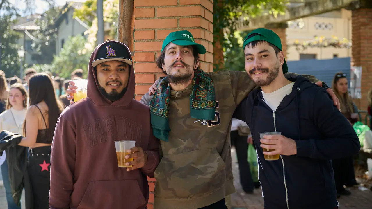 Cientos de universitarios disfrutan de la Carpa Universitaria de otoño 2025. PABLO LASAOSA