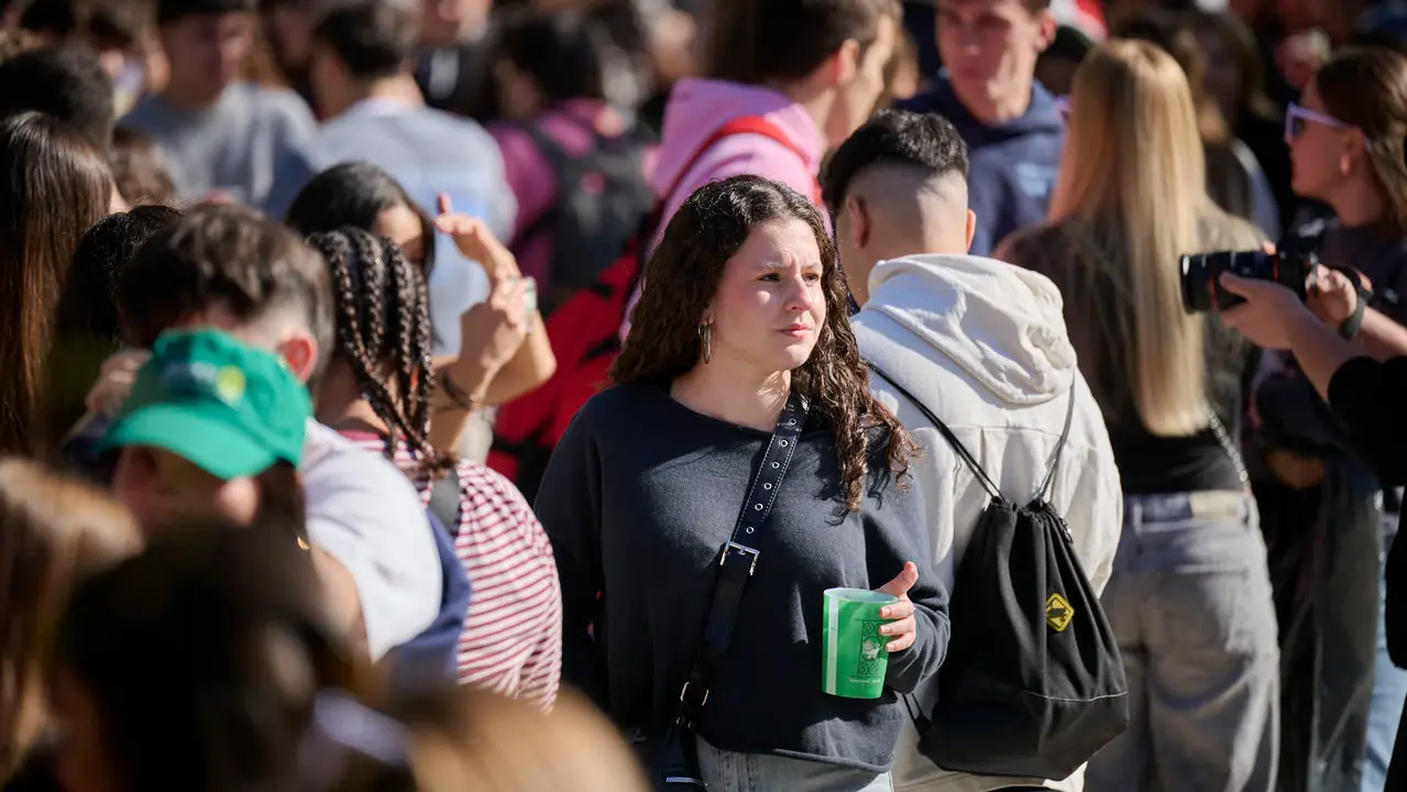 Cientos de universitarios disfrutan de la Carpa Universitaria de otoño 2025. PABLO LASAOSA