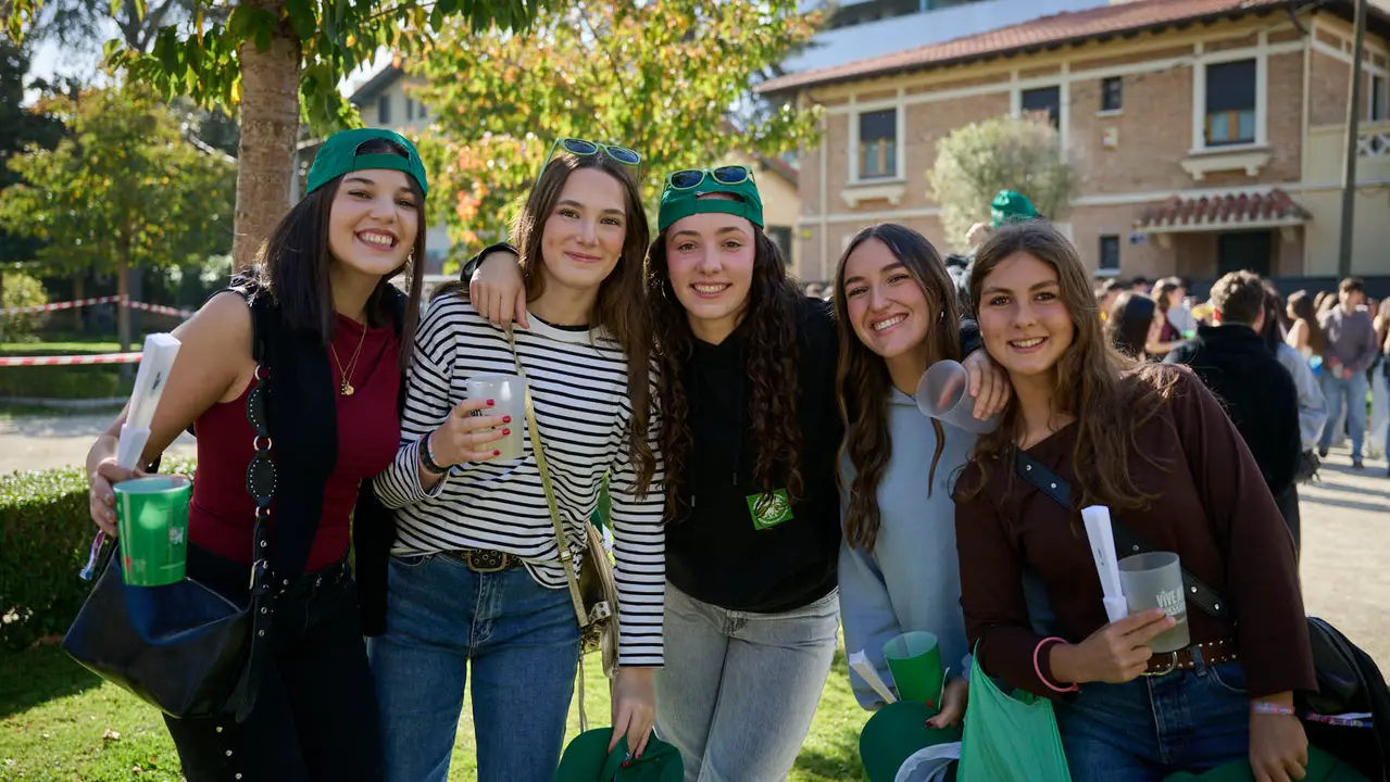 Cientos de universitarios disfrutan de la Carpa Universitaria de otoño 2025. PABLO LASAOSA