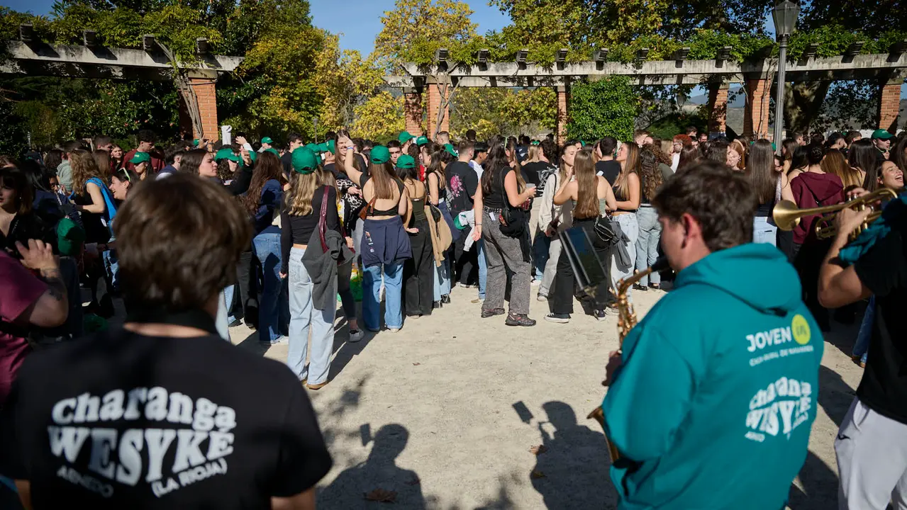 Cientos de universitarios disfrutan de la Carpa Universitaria de otoño 2025. PABLO LASAOSA