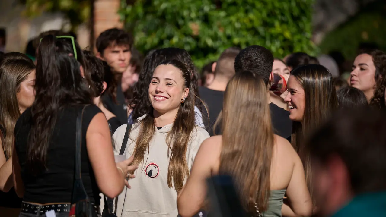 Cientos de universitarios disfrutan de la Carpa Universitaria de otoño 2025. PABLO LASAOSA