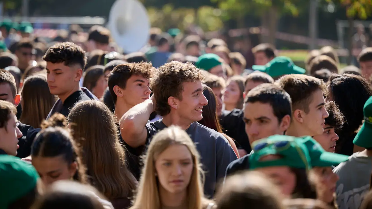 Cientos de universitarios disfrutan de la Carpa Universitaria de otoño 2025. PABLO LASAOSA