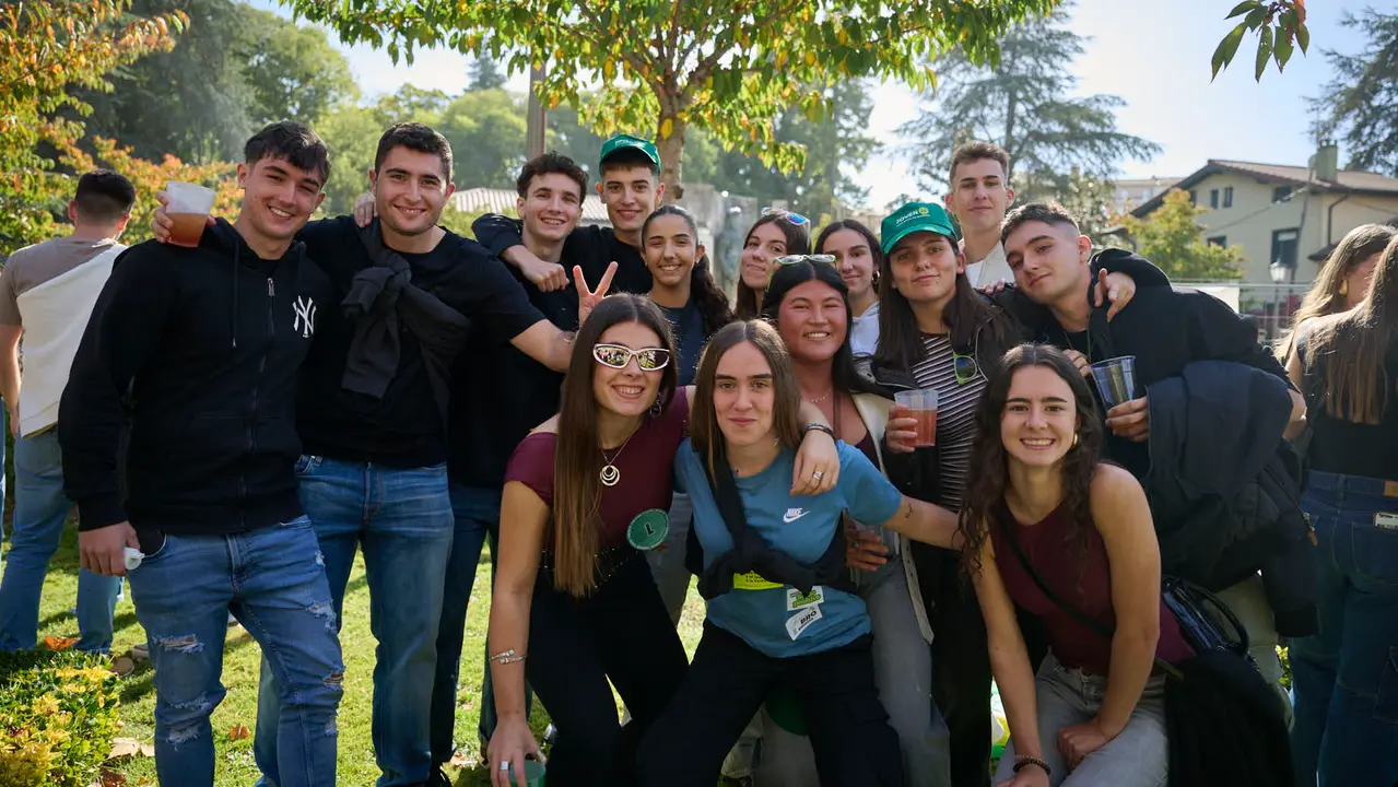 Cientos de universitarios disfrutan de la Carpa Universitaria de otoño 2025. PABLO LASAOSA