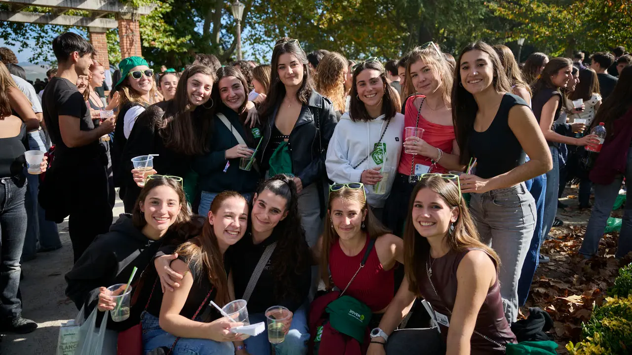 Cientos de universitarios disfrutan de la Carpa Universitaria de otoño 2025. PABLO LASAOSA