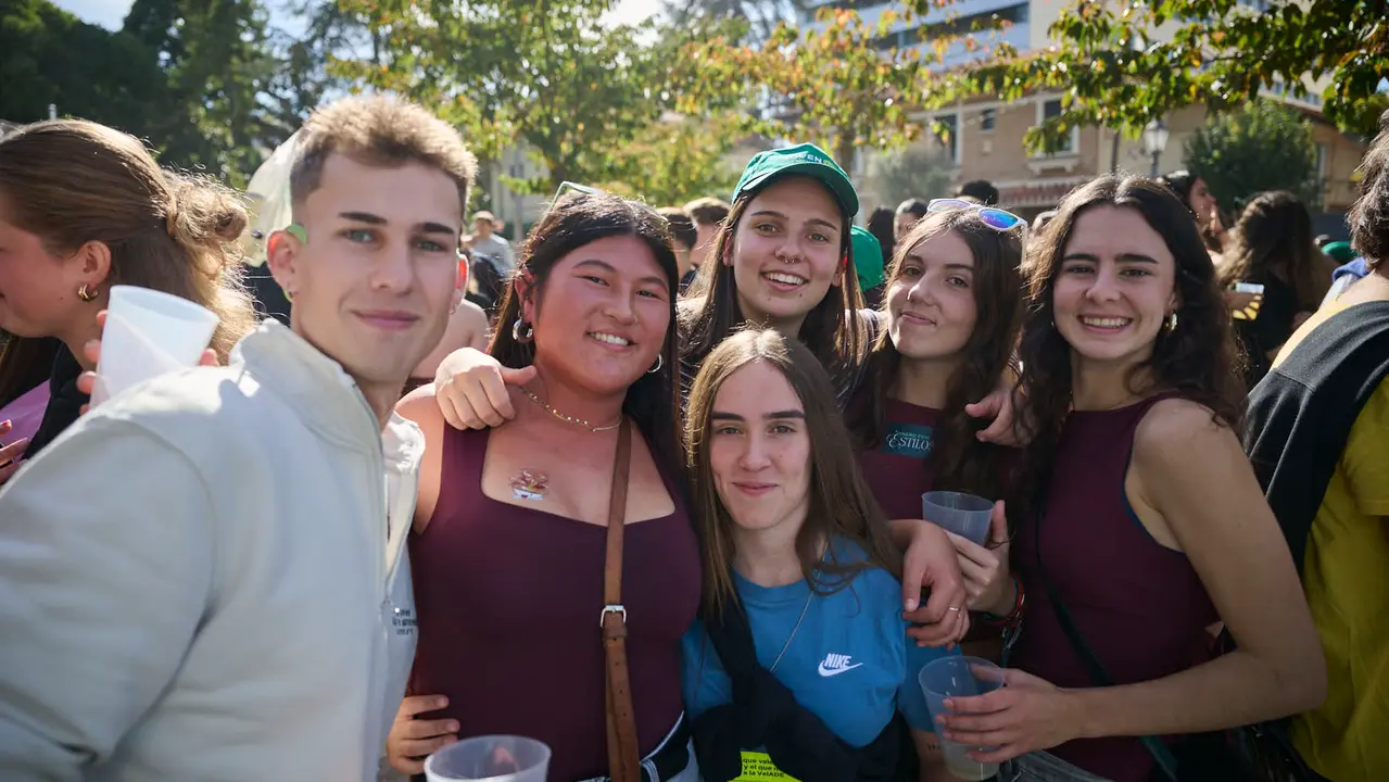 Cientos de universitarios disfrutan de la Carpa Universitaria de otoño 2025. PABLO LASAOSA