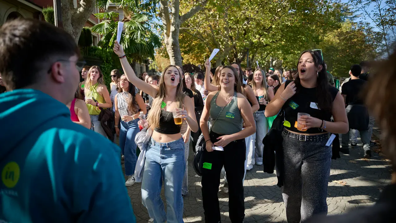 Cientos de universitarios disfrutan de la Carpa Universitaria de otoño 2025. PABLO LASAOSA