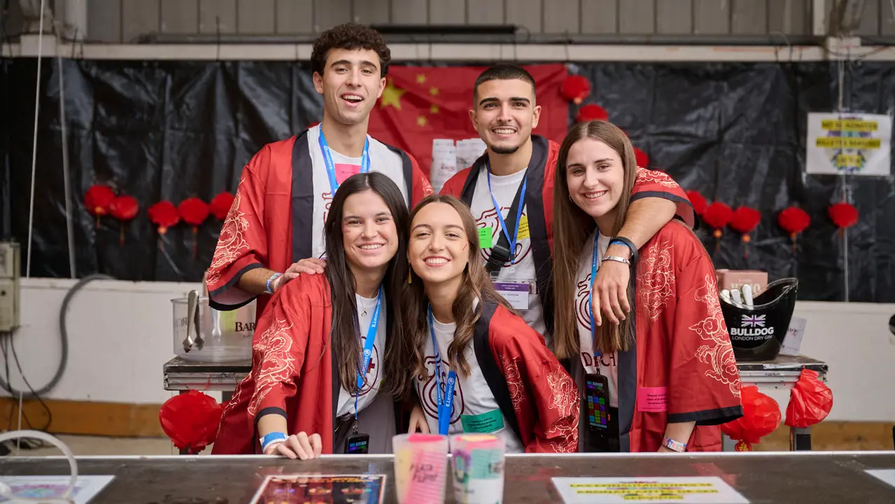 Cientos de universitarios disfrutan de la Carpa Universitaria de otoño 2025. PABLO LASAOSA