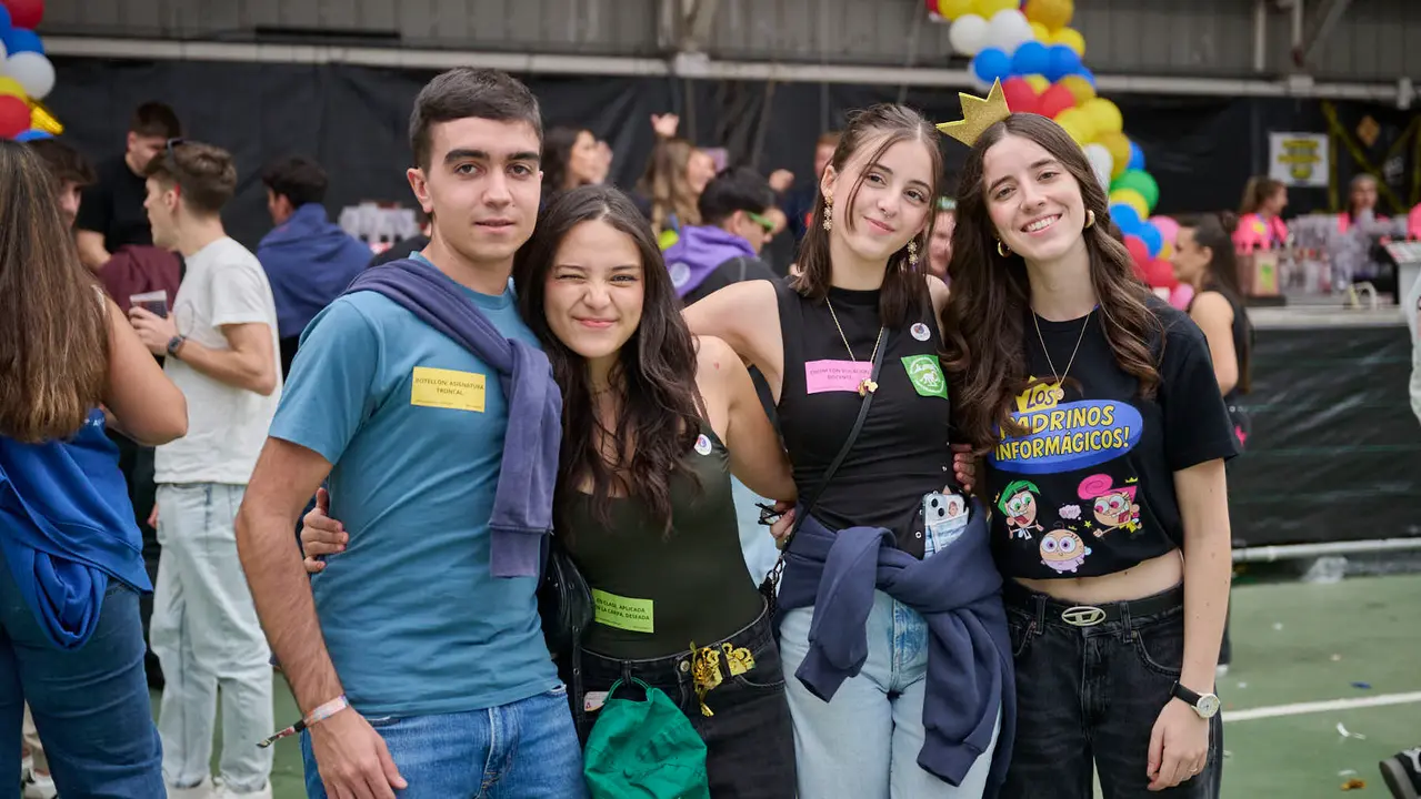 Cientos de universitarios disfrutan de la Carpa Universitaria de otoño 2025. PABLO LASAOSA