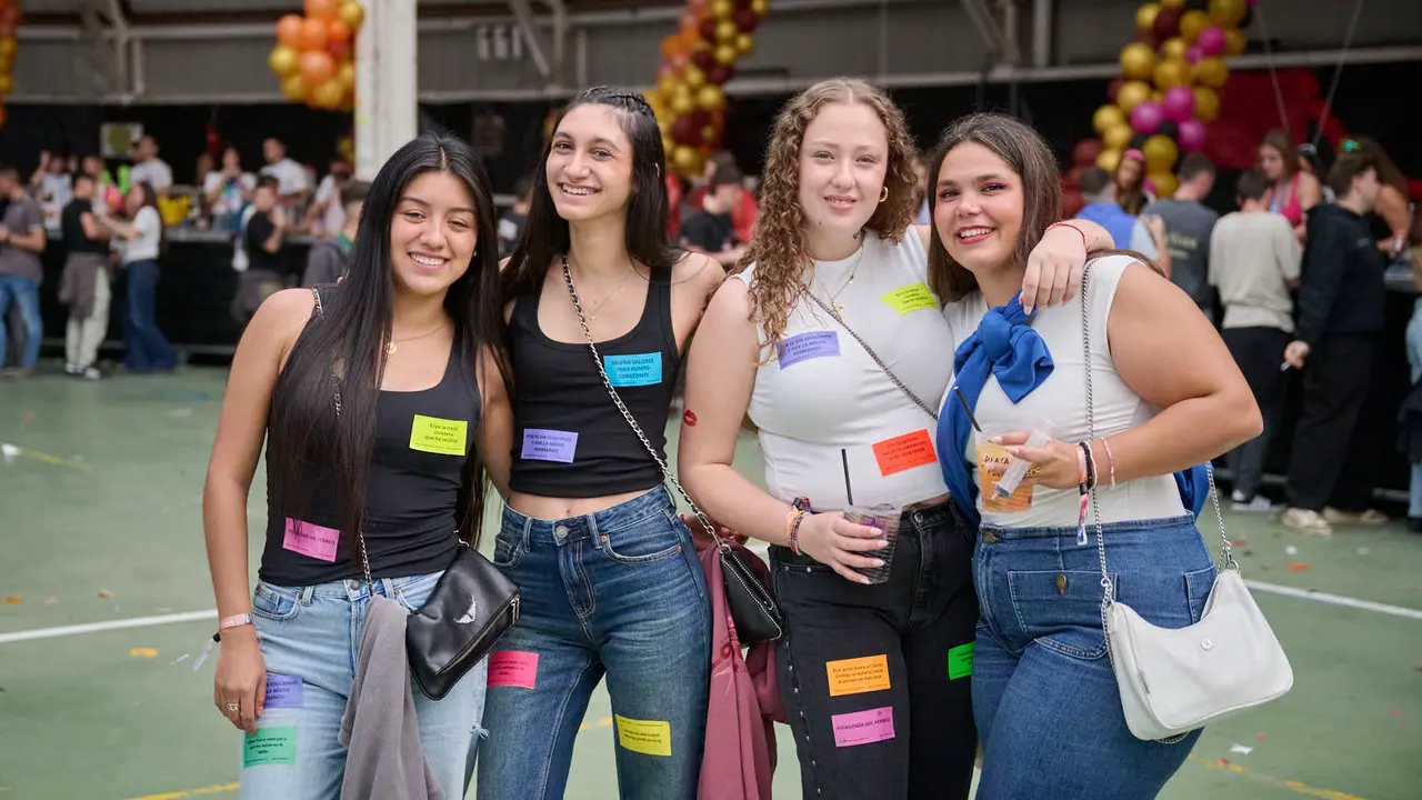 Cientos de universitarios disfrutan de la Carpa Universitaria de otoño 2025. PABLO LASAOSA