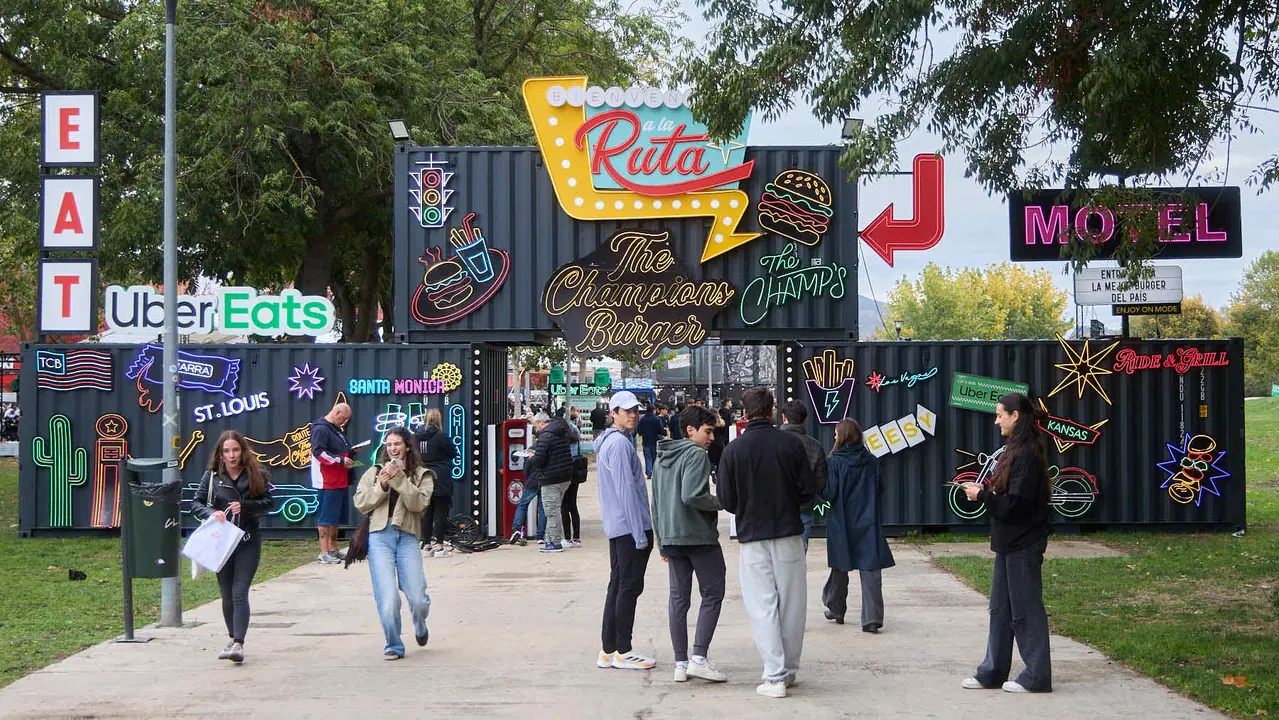 Champions Burger en el parque de La Runa de Pamplona. IÑIGO ALZUGARAY