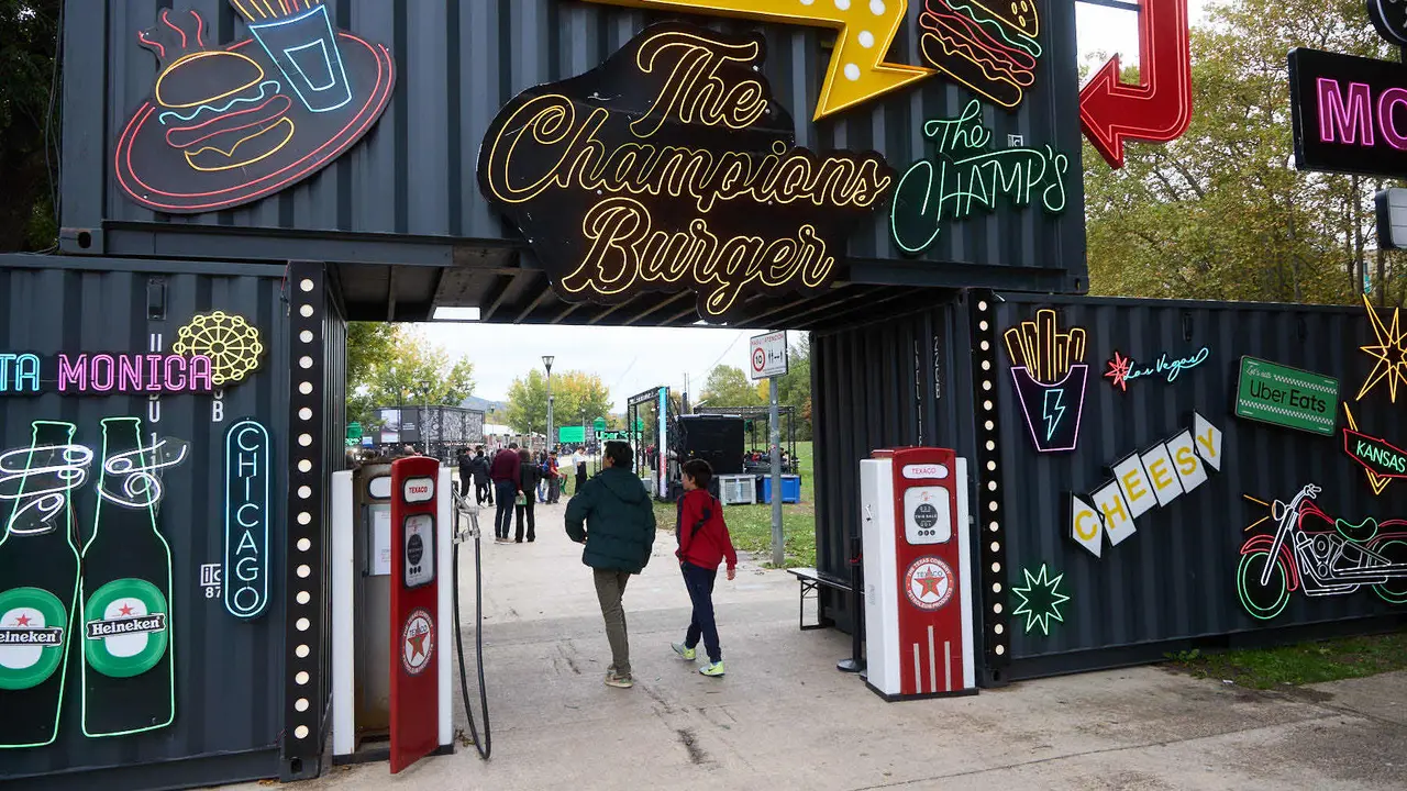 Champions Burger en el parque de La Runa de Pamplona. IÑIGO ALZUGARAY