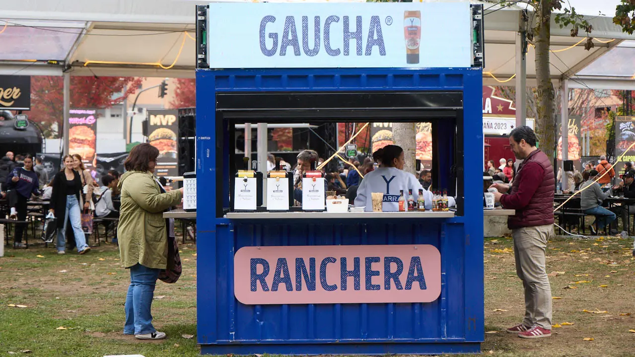Champions Burger en el parque de La Runa de Pamplona. IÑIGO ALZUGARAY
