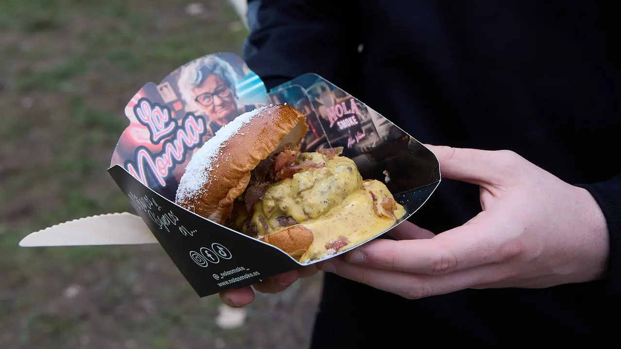 Champions Burger en el parque de La Runa de Pamplona. IÑIGO ALZUGARAY