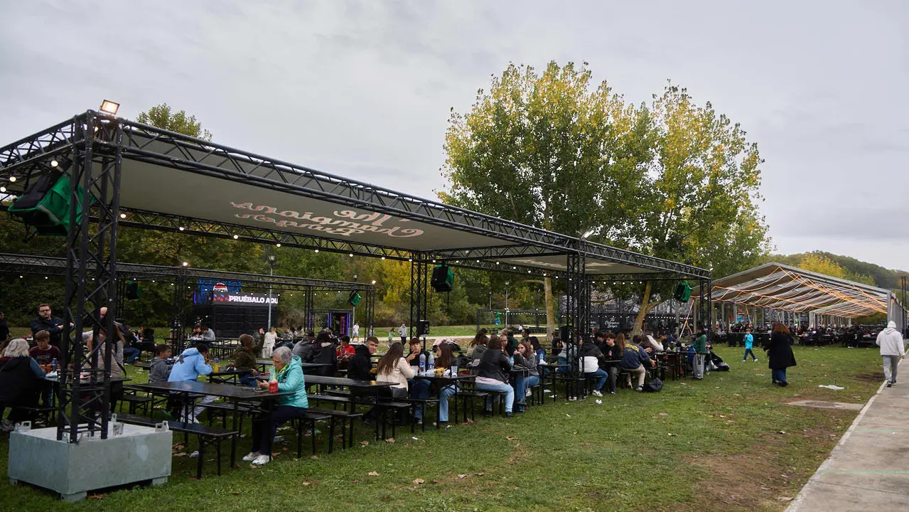 Champions Burger en el parque de La Runa de Pamplona. IÑIGO ALZUGARAY