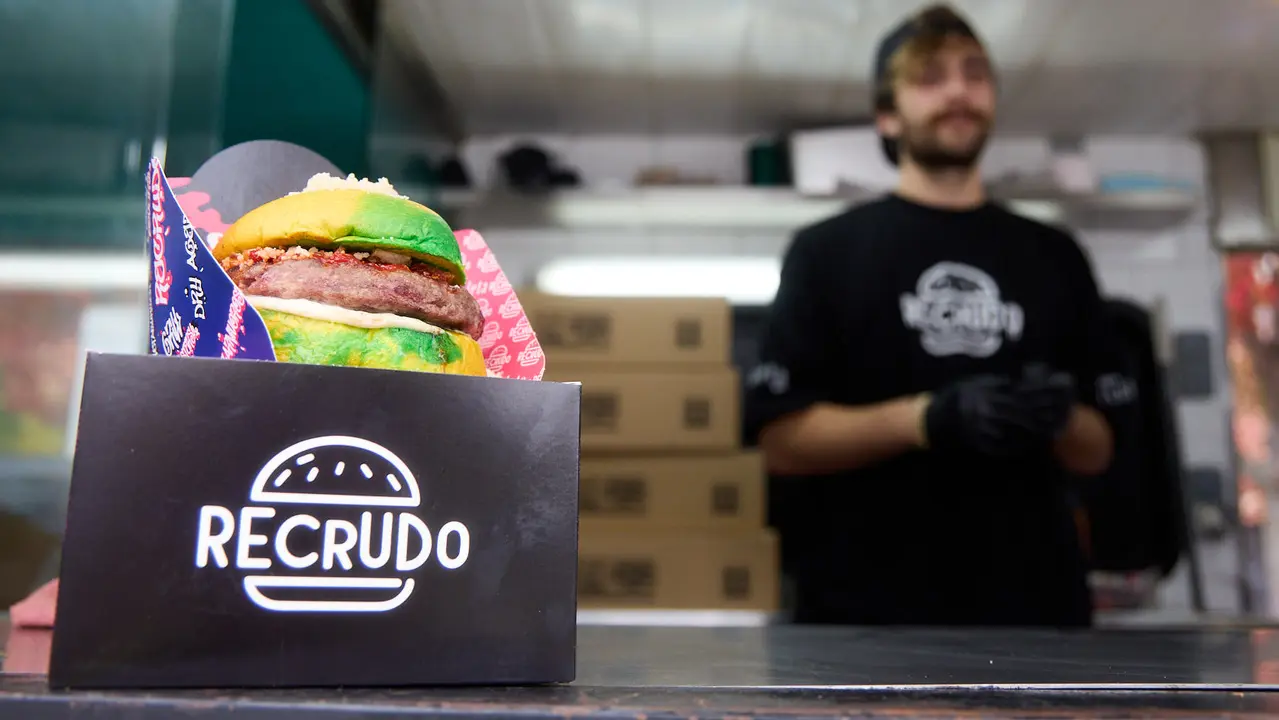 Champions Burger en el parque de La Runa de Pamplona. IÑIGO ALZUGARAY