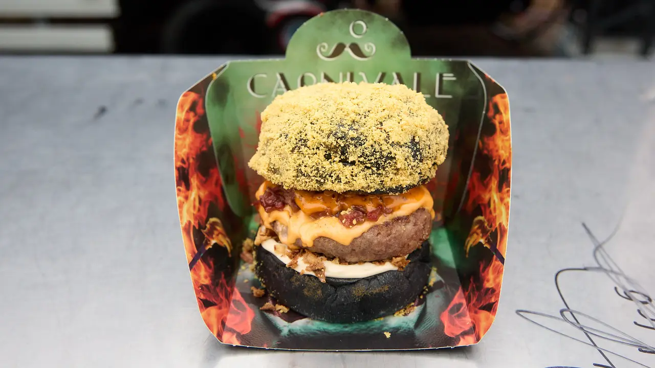 Champions Burger en el parque de La Runa de Pamplona. IÑIGO ALZUGARAY