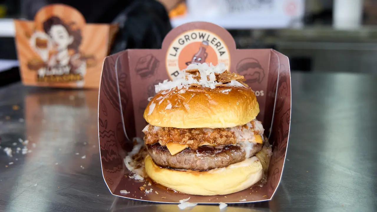 Champions Burger en el parque de La Runa de Pamplona. IÑIGO ALZUGARAY