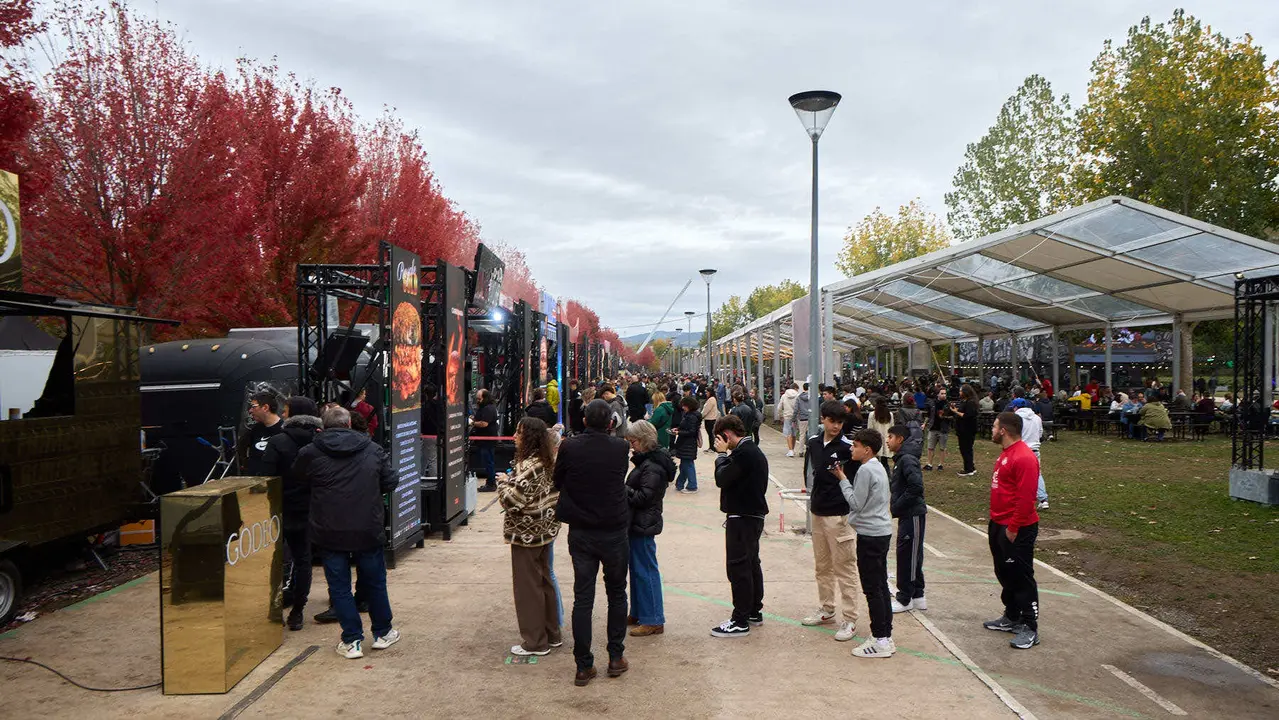 Champions Burger en el parque de La Runa de Pamplona. IÑIGO ALZUGARAY