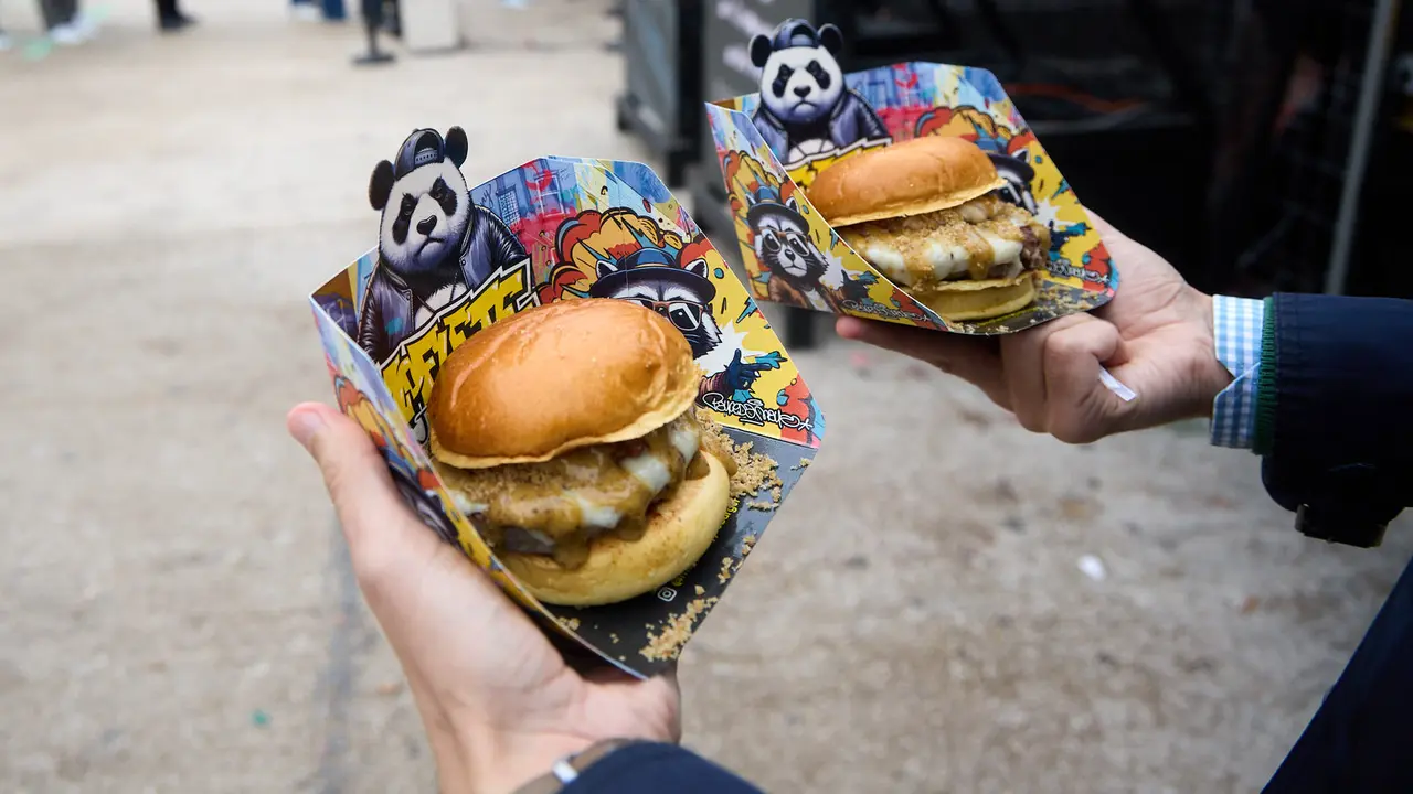 Champions Burger en el parque de La Runa de Pamplona. IÑIGO ALZUGARAY